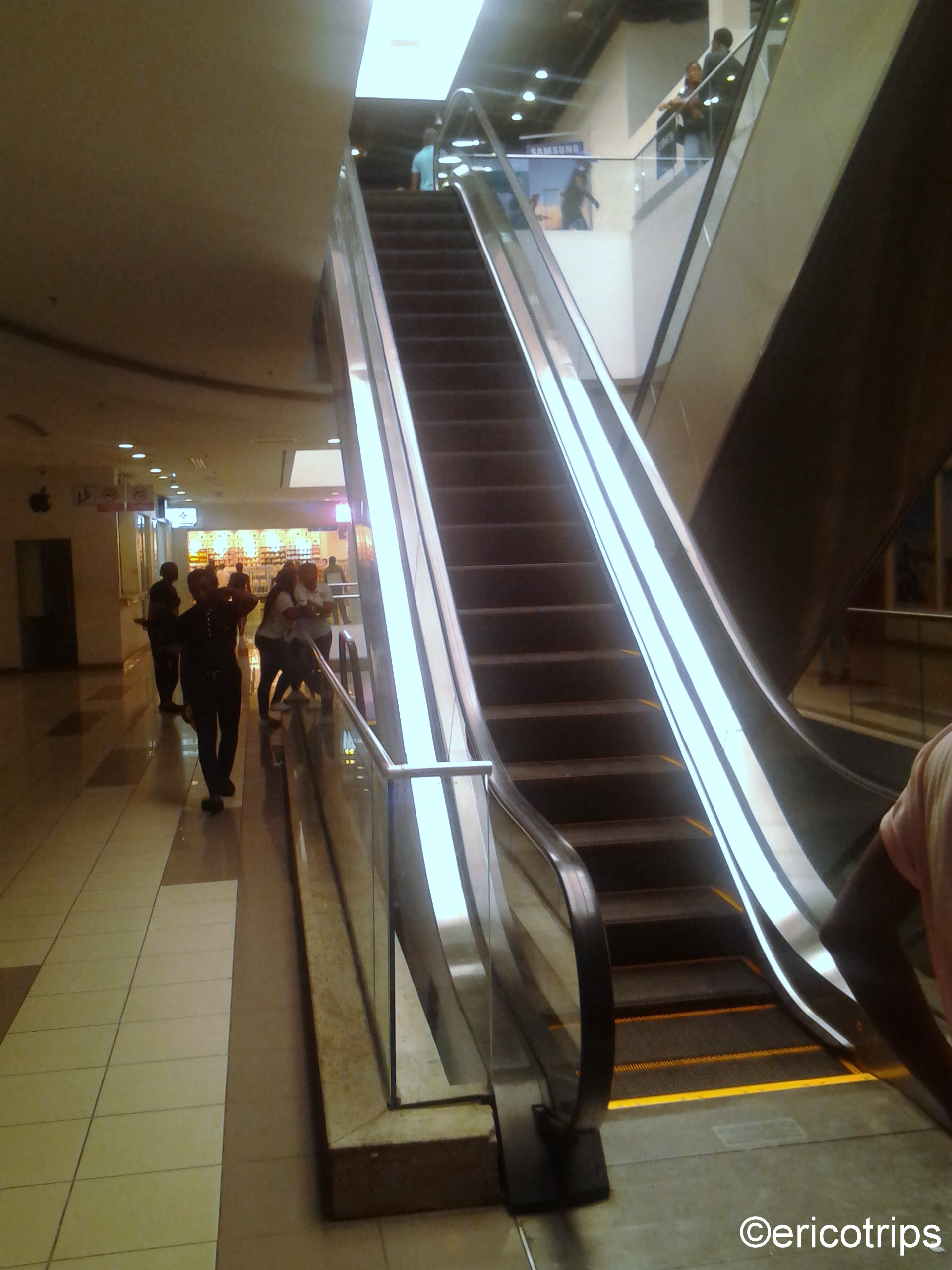_Maryland Mall- an escalator in Maryland Mall